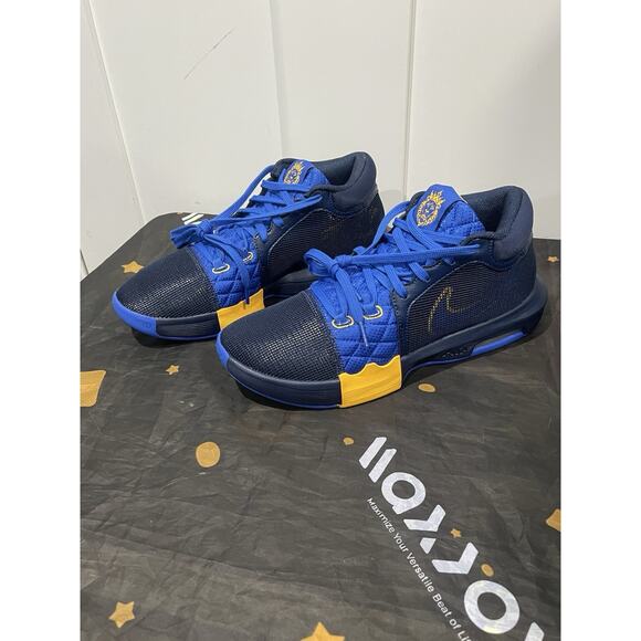 Nike LeBron Witness 8 FB2239-403 Basketball Men’s 10.5 New Without Box Navy Gold